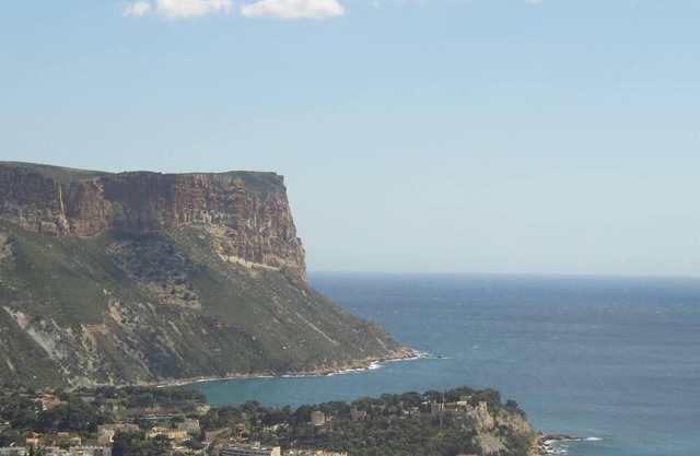 CASSIS APARTMENT WITH TERRACE - SEA VIEW CAP CANAILLE - SWIMMING POOL + GARAGE