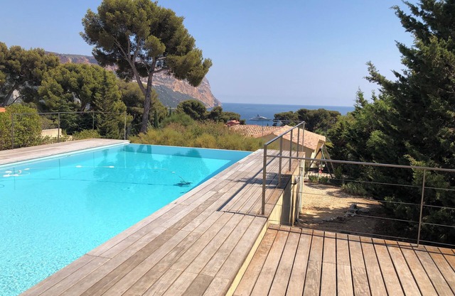 Cassis property with sea view and Cap Canaille