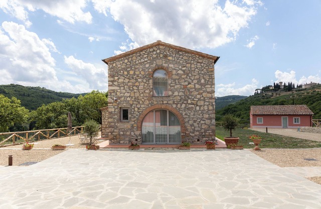 Castello Vicchiomaggio– 4 Guests Villa with Breathtaking Chianti Views