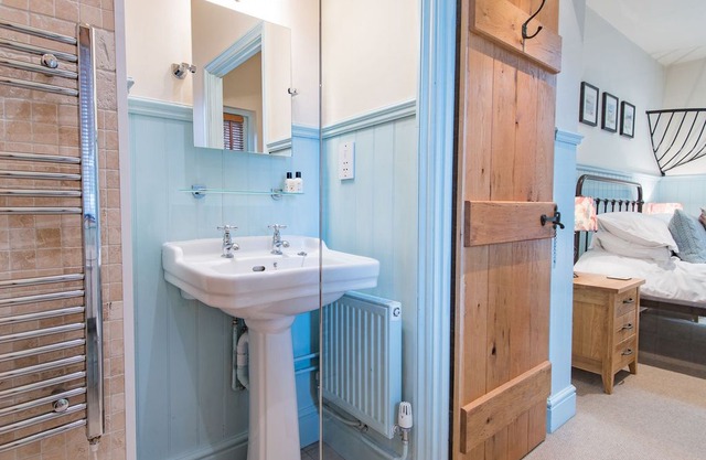 Castlemans Stables West - a house that sleeps 4 guests in 2 bedrooms