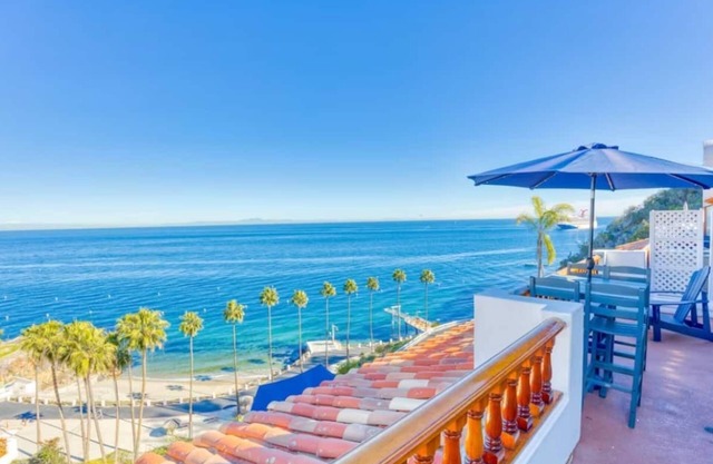 Catalina Island getaway with 6 seat golf cart A/C