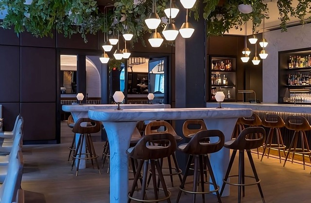 Catch A Show On Broadway, Just Minutes Away! 4 Snug Units, Restaurant and Bar