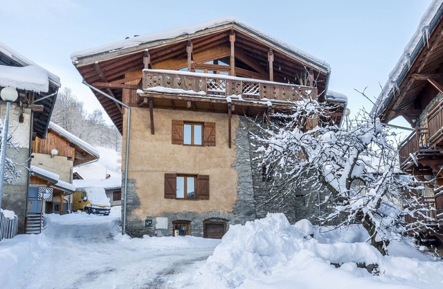 Catered Ski Chalet: 260 year old Farmhouse With Stunning Mountain Views