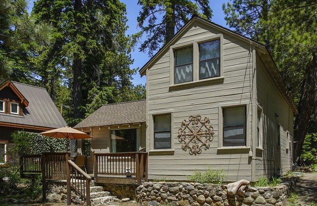 **Cedar Crest Cabin~ Tahoe Park Beach and Pier Access
