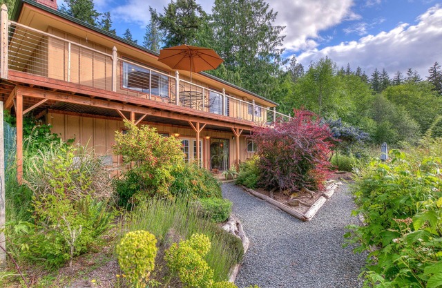 Cedar Field Vacation House on Orcas Island - August Nights Sale!