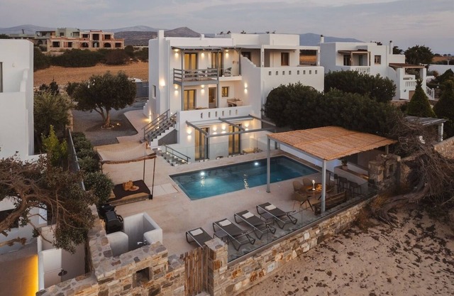 Cedar Forest Oceanfront Villa, 4BR Private Pool
