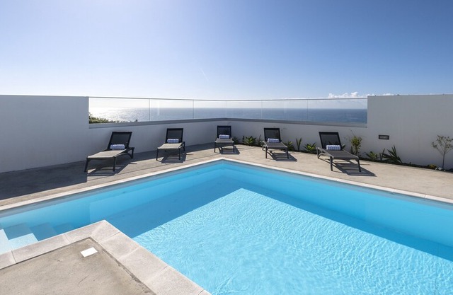 Celeste House - Deluxe Ocean View / Heated Pool