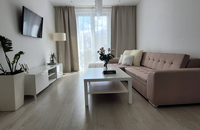 Center, 4 rooms: living room+bedroom+kitchen+bathroom, 56m2 clean, bright, modern