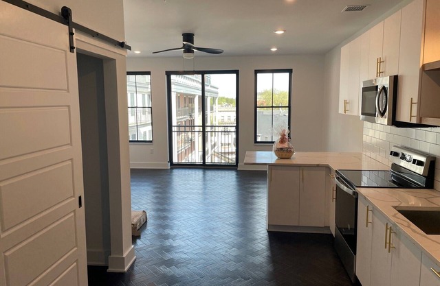 Center of Broadway Saratoga Springs, Belmont Weekend Availability!
