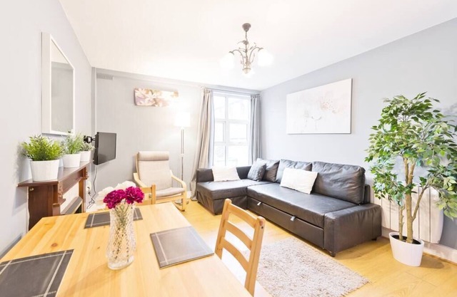 CENTRAL*1-BED APT*TV & RELIABLE FAST WIFI*