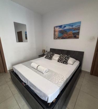 Central and Cozy Room