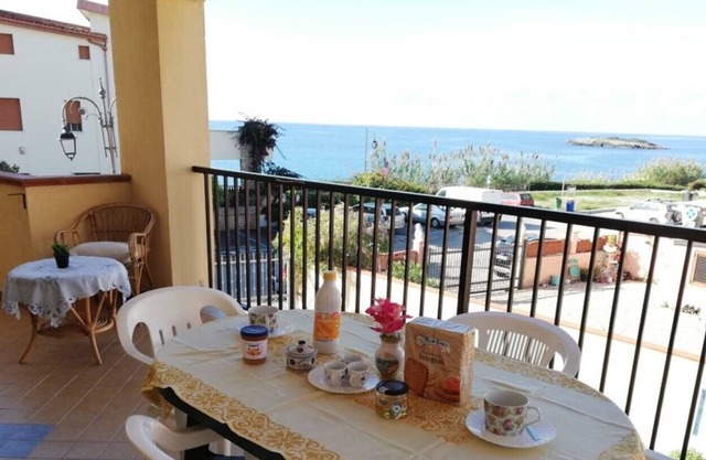 Central apartment with sea view 150 meters from the Bellavista Residence beach