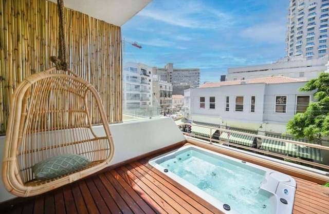 Central apartment with Jacuzzi near Bograshov Beach by HolyGuest