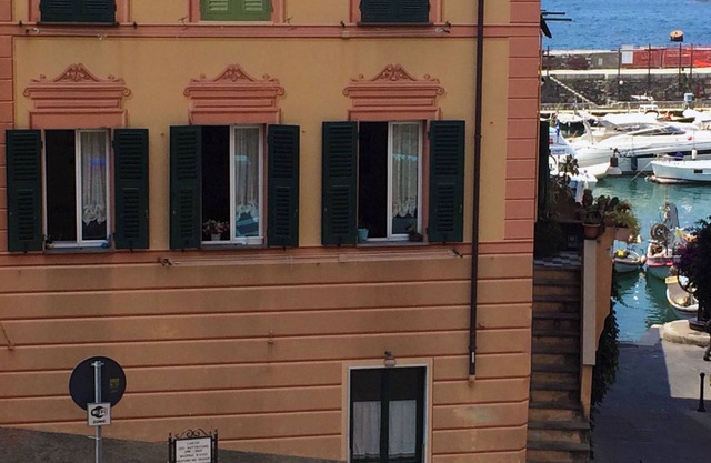 Central apartment, one step away from the sea