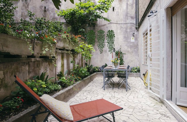 Central apartment whit garden and private parking