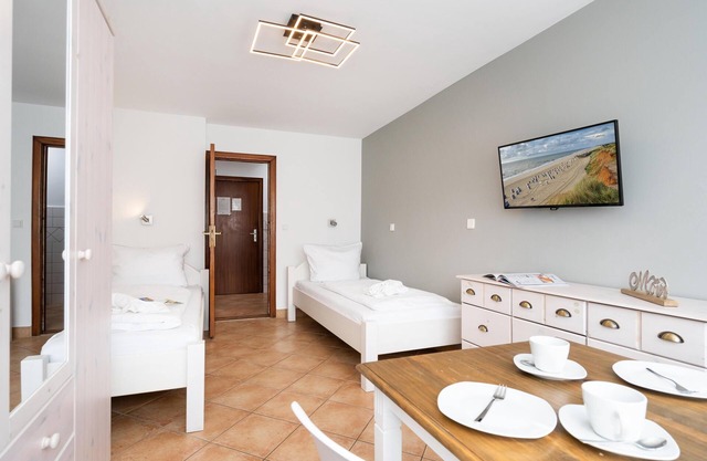 Central app. for 2 persons, WLAN and TV, pets allowed.