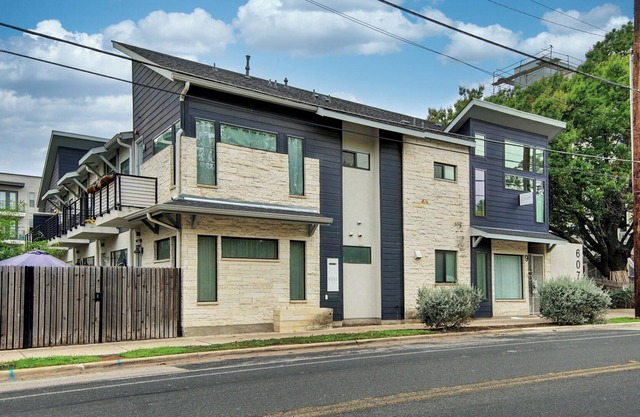 Central Austin Condo - great floorplan for guest with 2 bedrooms, 2.5 baths!