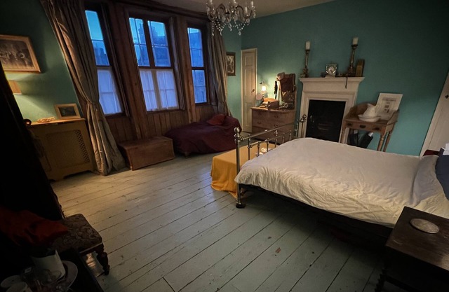 Central Bath,18th Century Georgian Rooms, Large Bedroom with Roll-Top bathroom