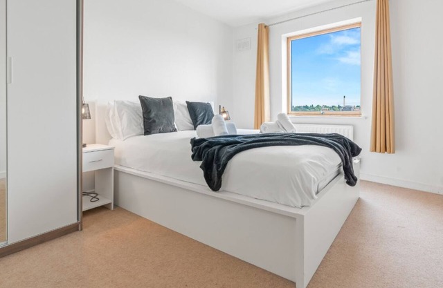 Central City View Apartment|Parking|2 Bed|3 Guests