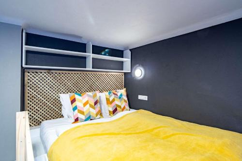 Central - Cozy - Colourful