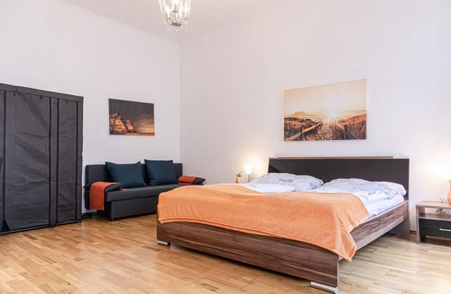 Central Elegance 2 BR Apt @Vienna's Vibrant Center