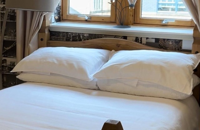 Central Glasgow Apartment - Sleeps 2 & Kitchen