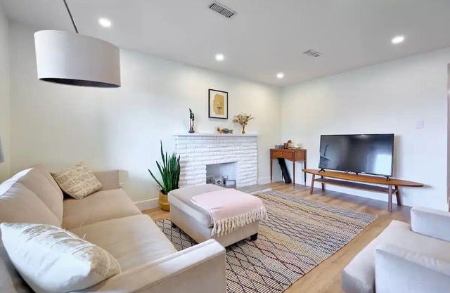 Central modern 3-bedroom home