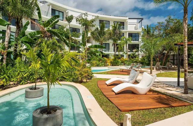Central Park Lagunas - Luxury Modern Condo with Kitchen