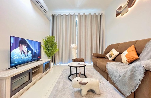 Central Park Tampoi 2 bedroom by Luxecocoo CK