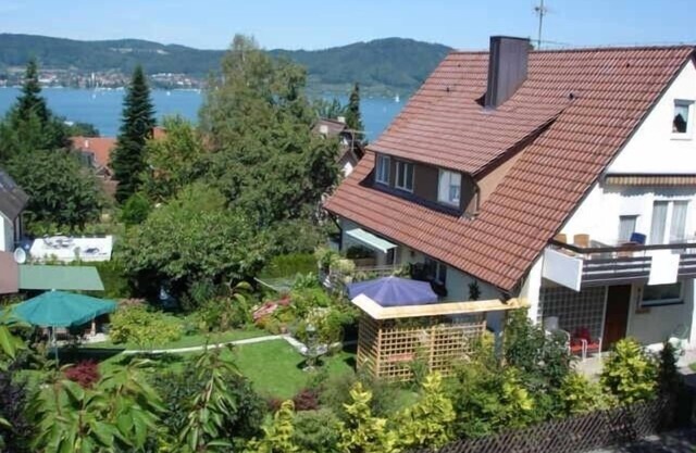 Central, quiet location, stunning lake view