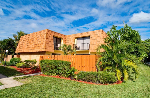 Central Quiet Location, only 12 Miles to Ft. Myers Beach