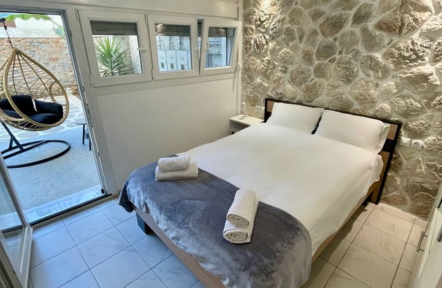 Central Studio Flat with Garden