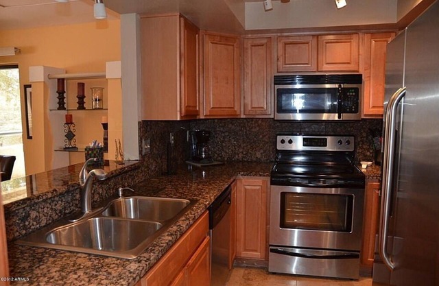 Centrally Located 2 Bed/2 Bath Gated Community Condo Sleeps 4