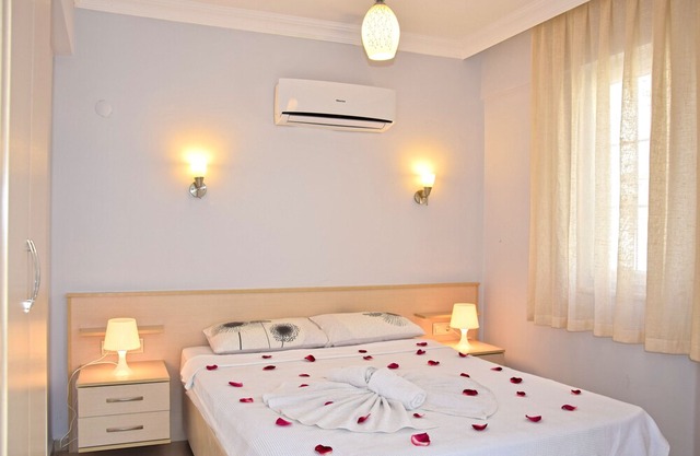 Centrally located 3 bedroom 3 bathroom apartment with FREE WIFI