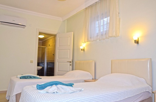 Centrally located 3 bedroom 3 bathroom apartment with FREE WIFI
