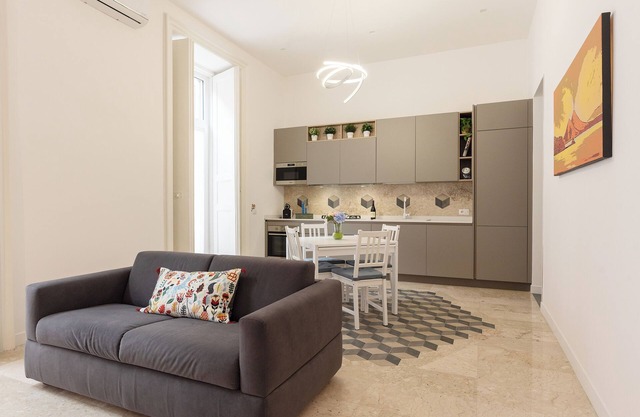Centrally located apartment for families and friends with discounts and offers.