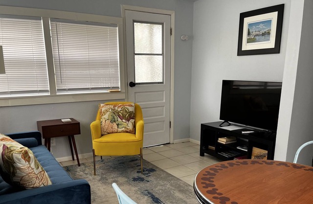 Centrally located pool guest house