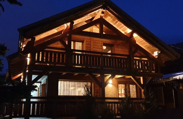 Chalet Le Chamois at the foot of the slopes