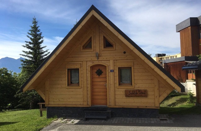 CHALET SABOT OF STANDING VENUS AT THE FOOT OF TRACKS
