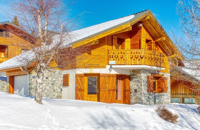 Chalet l’Hermine - Three Bedroom Chalet, Sleeps 8