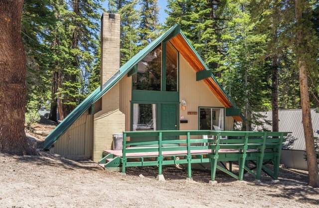 Chalet #11, Charming Ski in/Ski Out Steps to the