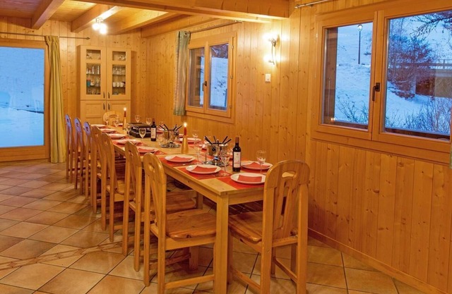 Chalet, 350m from ski slopes, sauna, terrace, balcony, fireplace or stove, parking, tv, ski locker