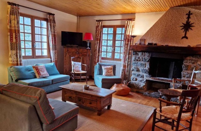 Chalet, 3rd floor, view mountain, balcony, fireplace or stove, tv, 200m², Vars