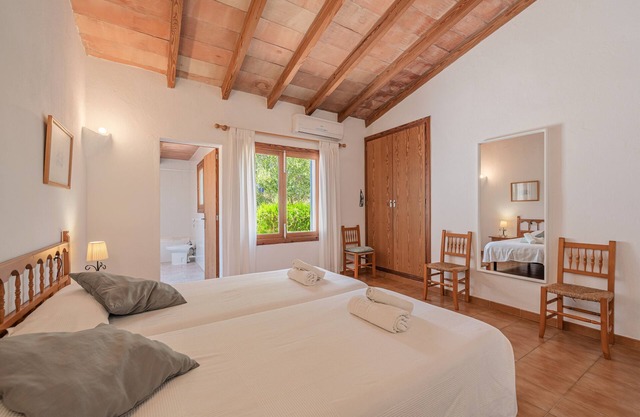 Chalet 'Andres' with Mountain View, Wi-Fi and Air Conditioning