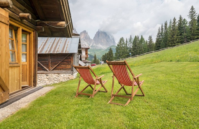 Chalet 'Baita Pecol' with Mountain View, Balcony and Wi-Fi