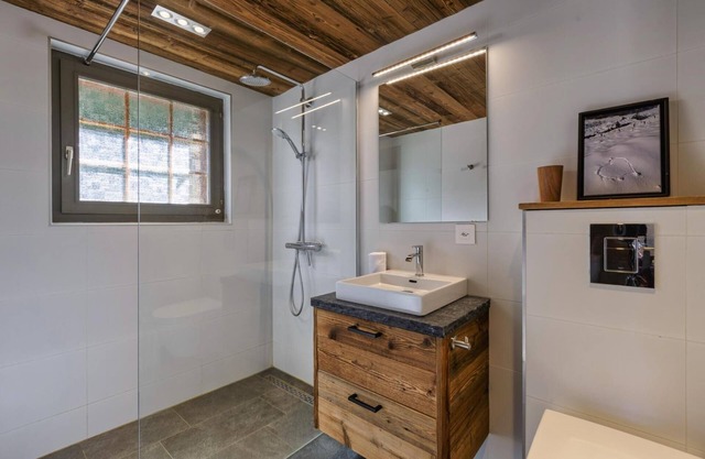 Chalet Capricorne -Impeccable Ski in/out Chalet with Sauna and views