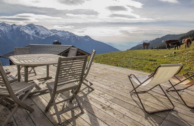 Chalet 'Chalet D'alpage Les Pachons' with Mountain View, Private Terrace and Wi-Fi