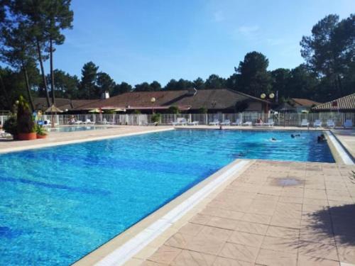 Chalet cosy a Gujan Mestras avec piscine partagee