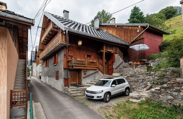 Chalet 'De Charme À La Montagne' with Mountain View, Private Terrace and Wi-Fi