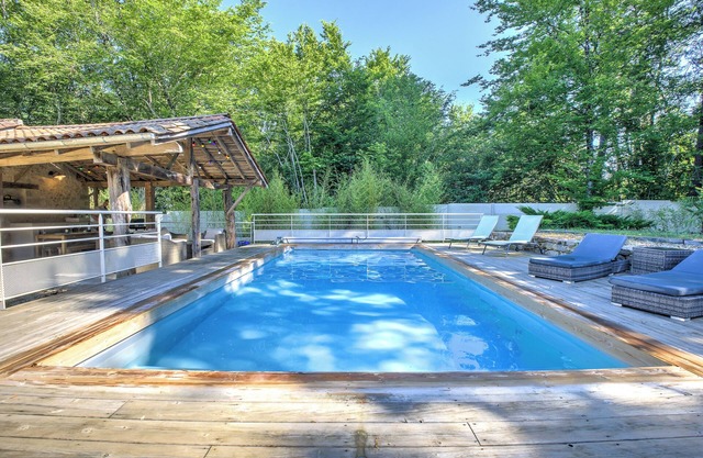 Chalet De Léonie Et Julie – Nature Escape with Private Pool, Spa & Comfort